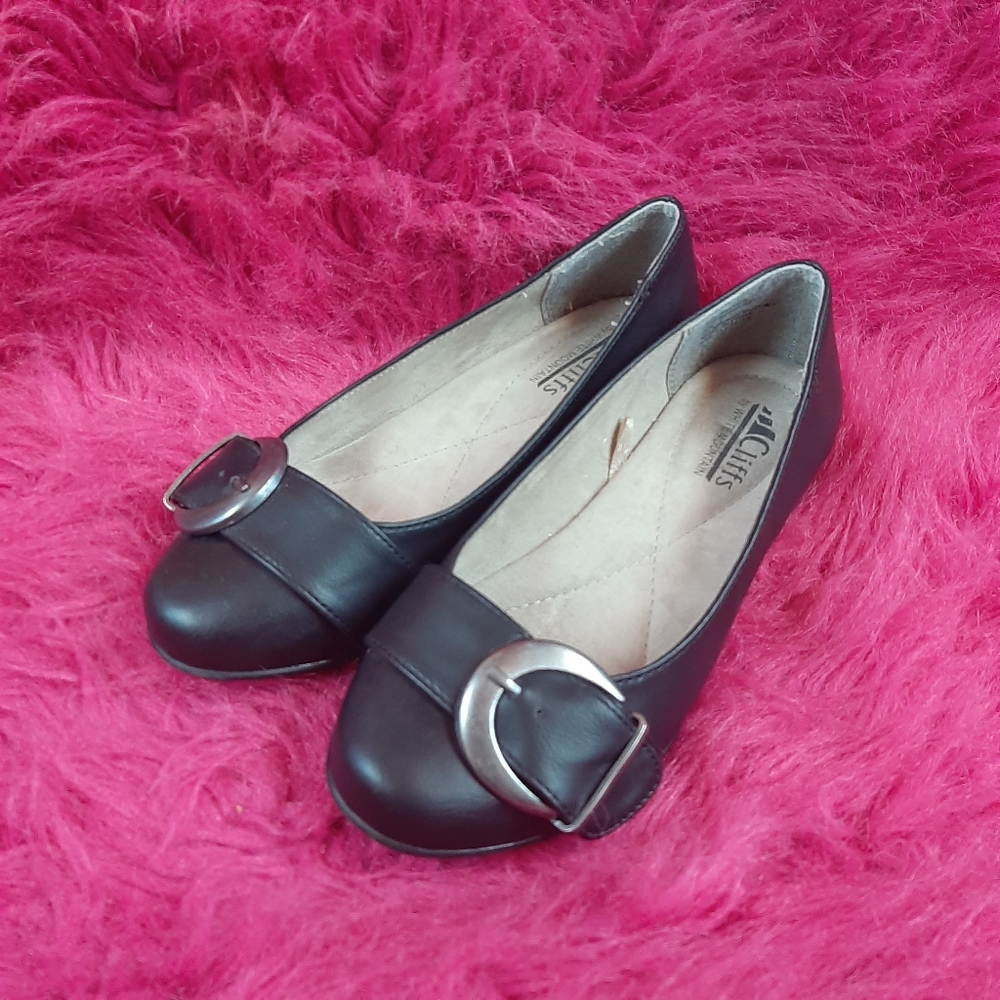 Missy Cliffs Black Flats Size 5W Wide Buckle Slip On Comfort Shoes